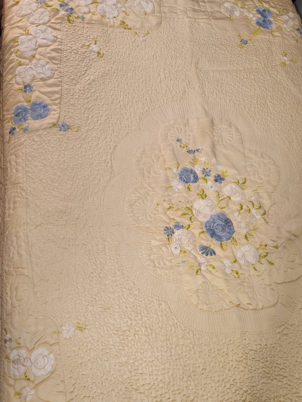 Vintage Quilted Bedspread Raised Floral Candlewick Embroidery  Yellow Base  Full - Picture 9 of 11